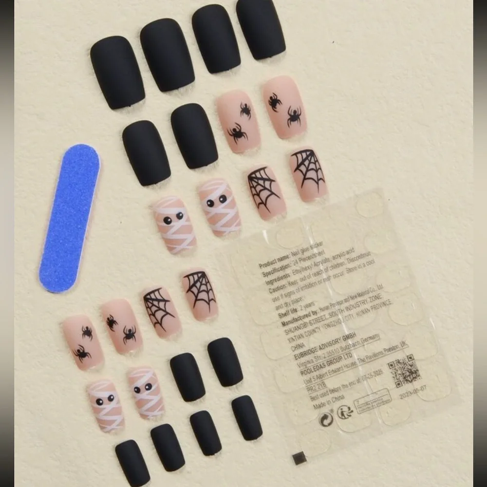 ✨HP✨Super Cute 24pcs Halloween Do-It-Yourself Nails